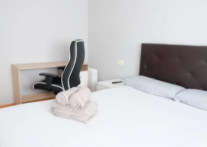 Bonito Piso Zona Hospital Con Garaje Apartment *