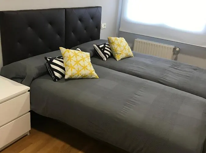 Bonito Piso Zona Hospital Con Garaje Apartment *